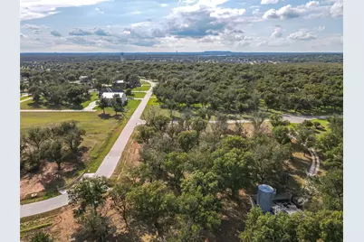 906 E Landings Drive, Granbury, TX 76049 - Photo 6