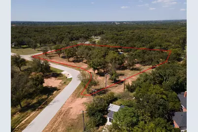 906 E Landings Drive, Granbury, TX 76049 - Photo 8