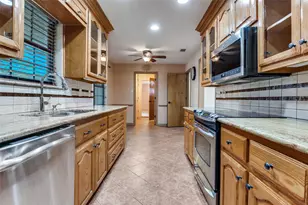 103 Meadow Creek Dr, Duncanville, TX 75137 - Photo 10