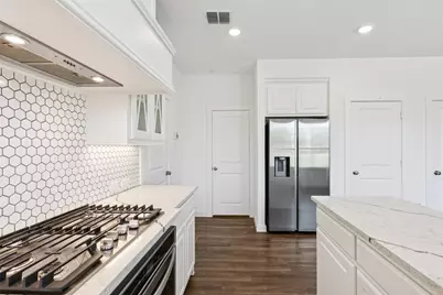 2700 Parkview Court, Lewisville, TX 75067 - Photo 12