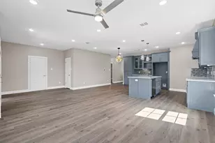 913 Pease River Dr, Granbury, TX 76048 - Photo 12