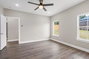 913 Pease River Dr, Granbury, TX 76048 - Photo 30