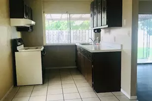 1322 Oakbrook St, Lancaster, TX 75134 - Photo 4