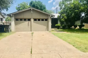 1322 Oakbrook St, Lancaster, TX 75134 - Photo 2