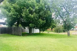 1322 Oakbrook St, Lancaster, TX 75134 - Photo 12