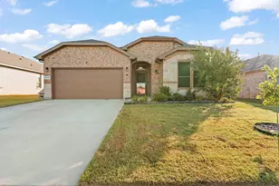 1315 Dublin Dr, Cleburne, TX 76033 - Photo 2