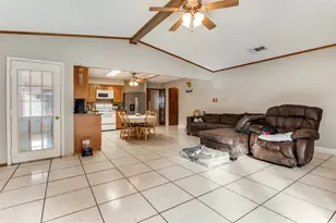 1926 Creek Wood Circle, Irving, TX 75060 - Photo 18