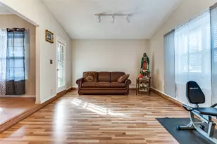 1926 Creek Wood Circle, Irving, TX 75060 - Photo 8