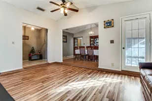 1926 Creek Wood Circle, Irving, TX 75060 - Photo 10