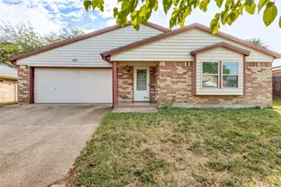 1926 Creek Wood Circle, Irving, TX 75060 - Photo 2