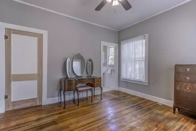 2220 W Rosedale Street S, Fort Worth, TX 76110 - Photo 10