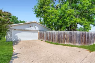 11026 McCree Rd, Dallas, TX 75238 - Photo 28