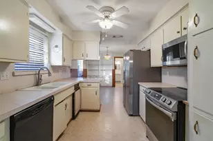 3607 Halifax Dr, Arlington, TX 76013 - Photo 10