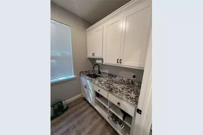 505 S Sky Court, Granbury, TX 76049 - Photo 16