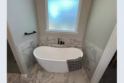 505 S Sky Court, Granbury, TX 76049 - Photo 10