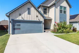 11321 Pecan Crk Dr, Providence Village, TX 76227 - Photo 2