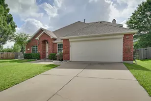 4 Blue Meadow Ct, Mansfield, TX 76063 - Photo 2