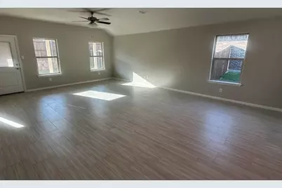 410 Lubbock Drive, Azle, TX 76020 - Photo 4