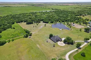 626 Scoggins Rd, Tioga, TX 76271 - Photo 2