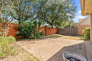9014 Cumberland Dr, Irving, TX 75063 - Photo 36