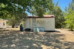 312 Alexander Ln, Bridgeport, TX 76426 - Photo 6