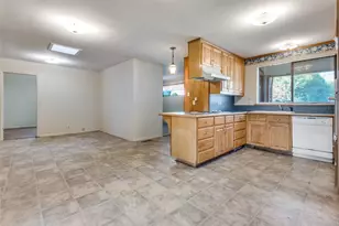 3722 Devonshire Ct E, Irving, TX 75062 - Photo 4