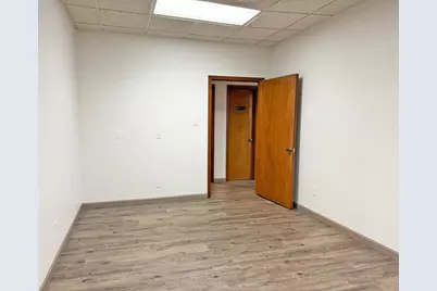 103 E Henderson Street, Cleburne, TX 76031 - Photo 10