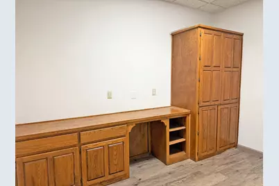 103 E Henderson Street, Cleburne, TX 76031 - Photo 18