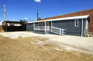 105 E 9th St, Cisco, TX 76437 - Photo 2