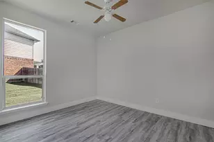 905 Hunter Ln, Burleson, TX 76028 - Photo 12