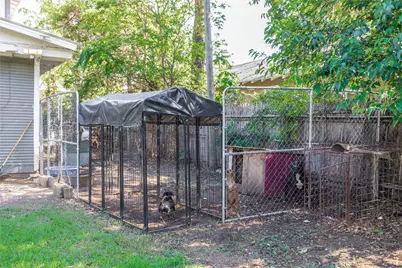 1909 Coggin Avenue, Brownwood, TX 76801 - Photo 34