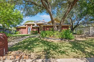 153 Sandlewood Ln, Burleson, TX 76028 - Photo 2