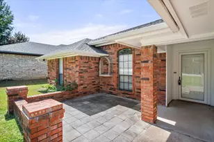 7508 Jamie Renee Ln, North Richland Hills, TX 76182 - Photo 2