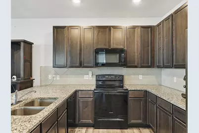 5649 Willamette Drive, Fort Worth, TX 76119 - Photo 12