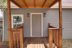 611 SE 2nd Ave, Mineral Wells, TX 76067 - Photo 4