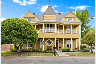 123 W Doyle Street, Granbury, TX 76048 - Photo 1