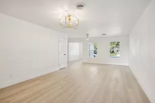 12226 Hoblitzelle Dr, Dallas, TX 75243 - Photo 4