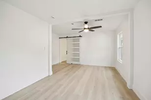 12226 Hoblitzelle Dr, Dallas, TX 75243 - Photo 14