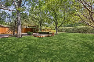 10714 Royal Springs Dr, Dallas, TX 75229 - Photo 16