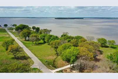 1520 Shoreline Drive, Mabank, TX 75143 - Photo 4