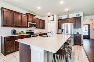 801 Woodcrest Dr, Ennis, TX 75119 - Photo 2