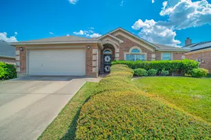 1634 Powder Horn Ln, Arlington, TX 76018 - Photo 1