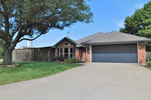 2001 Oak Tree Dr, Denton, TX 76209 - Photo 2