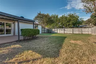 10257 Sweet Gum St, Dallas, TX 75249 - Photo 26