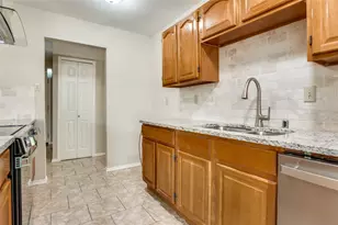 10257 Sweet Gum St, Dallas, TX 75249 - Photo 10