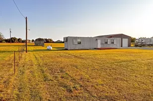 350 Summerfield Ct E, Springtown, TX 76082 - Photo 1