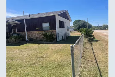 615 N Harvey Street, Breckenridge, TX 76424 - Photo 4