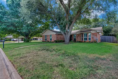 650 Tena Court, Burleson, TX 76028 - Photo 2