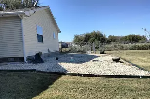 855 Tom Sawyer Rd, Ennis, TX 75119 - Photo 10