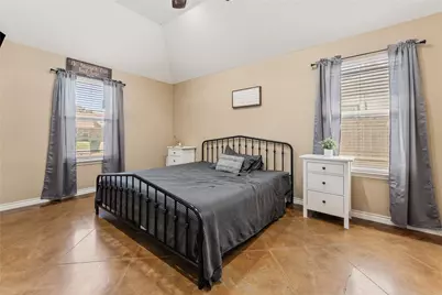 1015 S Adams Street, McGregor, TX 76657 - Photo 4